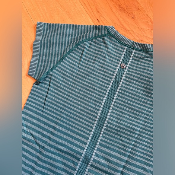 Lululemon Swiftly Tech Short Sleeve Crew - Picture 3 of 4